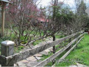 323 Franklin Street - Photo 4