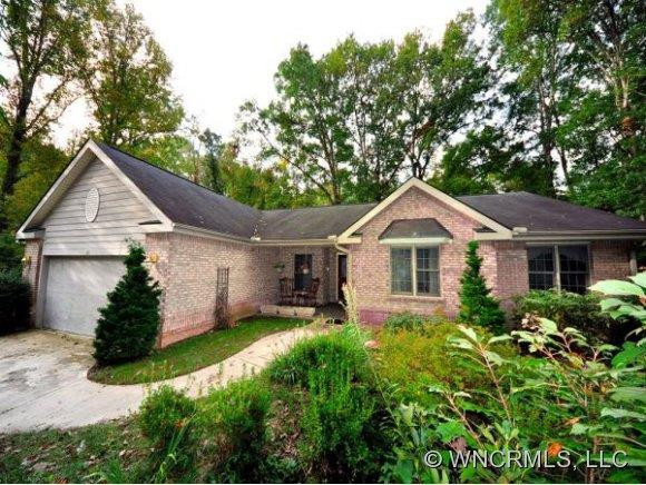 106 OAK HOLLOW CT.