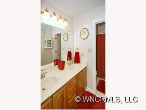 106 OAK HOLLOW CT. - Photo 11