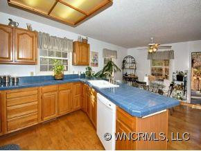 106 OAK HOLLOW CT. - Photo 5