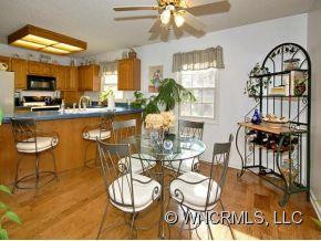 106 OAK HOLLOW CT. - Photo 6