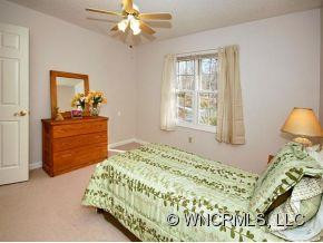106 OAK HOLLOW CT. - Photo 10