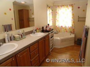 123 Howell - Photo 13