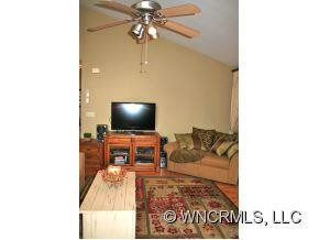 552 Summit Dr - Photo 11