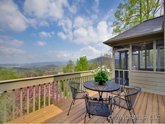 127 STONECREST DRIVE