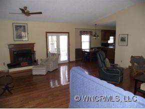 307 Melissa Way - Photo 9