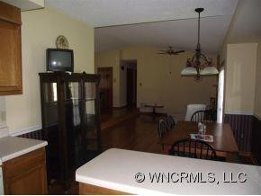 307 Melissa Way - Photo 10