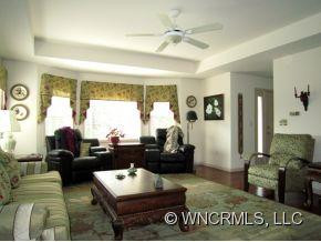 133 Spring Drive - Photo 2