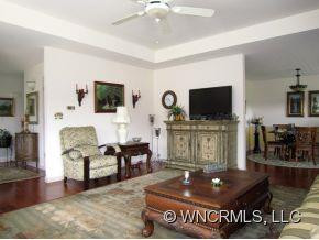 133 Spring Drive - Photo 3