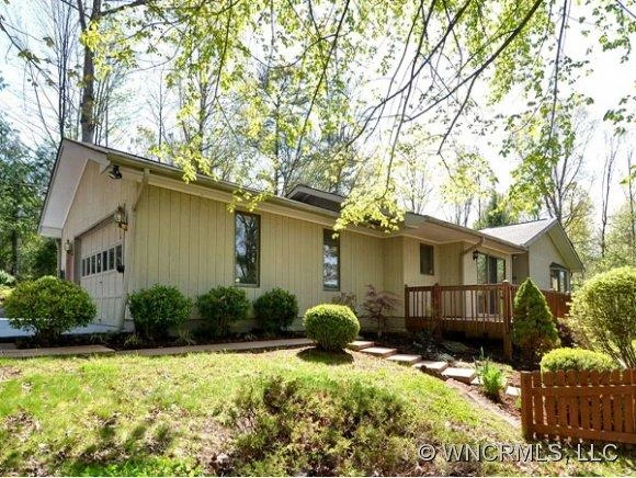 400 ROCKMOOR WAY