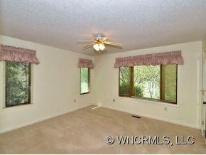 400 ROCKMOOR WAY - Photo 4
