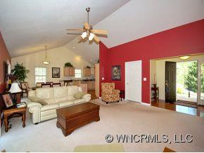 208 NAVAHO DRIVE - Photo 4