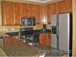 155 S Lexington Ave, Unit 410 - Photo 4