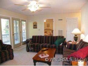 2038 Memorial Hwy - Photo 11