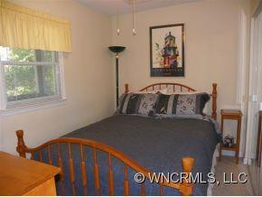 2038 Memorial Hwy - Photo 5