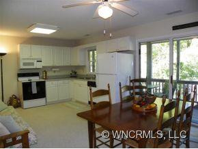 2038 Memorial Hwy - Photo 7
