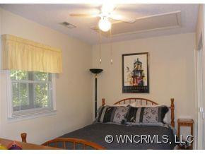 2038 Memorial Hwy - Photo 8