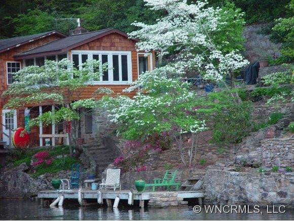 103 Lakeview road (Lakefront)