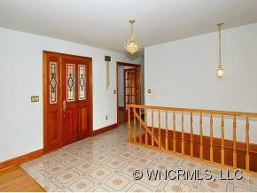 5 WEST RIDGEWAY DRIVE - Photo 4