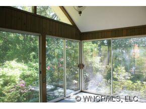 326 Erskine Road - Photo 8