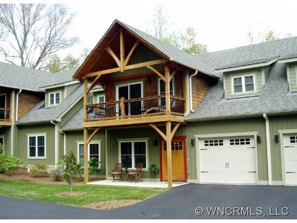 17 Roselyn Way