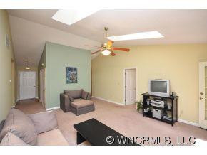 303 Springfield Court - Photo 4