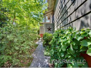 266 HILLSIDE STREET - Photo 20