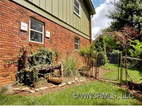 39 BROOKCLIFF DRIVE - Photo 23