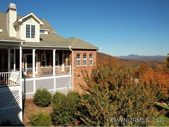 608 CARRIAGE COMMONS DR.