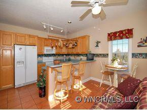 608 CARRIAGE COMMONS DR. - Photo 8