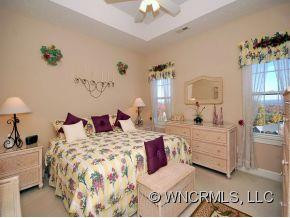 608 CARRIAGE COMMONS DR. - Photo 9
