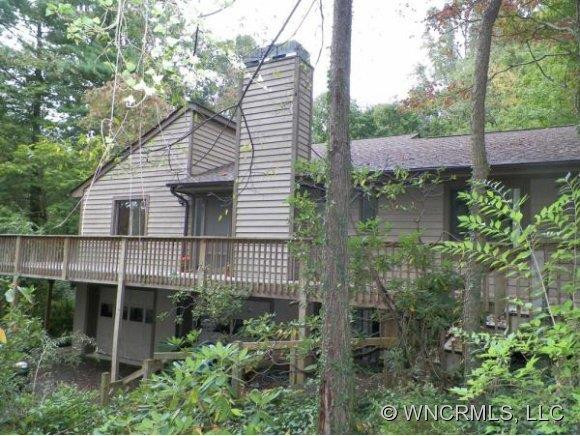 4 LAKESHORE LANE