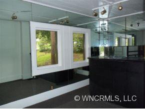 211 Charlotte Street - Photo 2