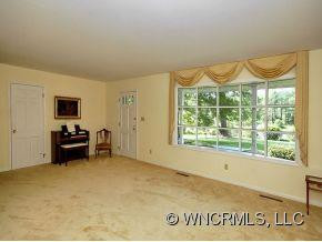 309 CRESTVIEW DRIVE - Photo 3