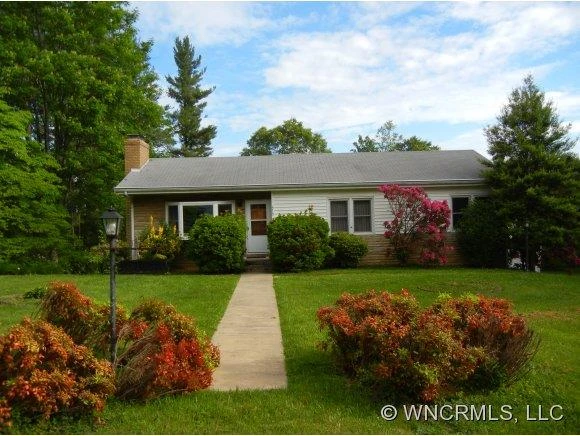 414 Hillcrest Circle
