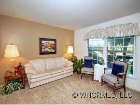 266 FOXCROFT DRIVE - Photo 2