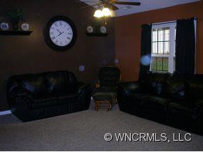24 VILLAGE STREET - Photo 6