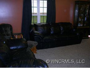 24 VILLAGE STREET - Photo 7