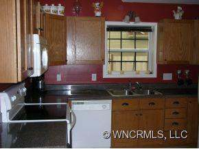 24 VILLAGE STREET - Photo 9