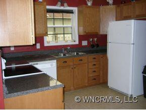 24 VILLAGE STREET - Photo 10
