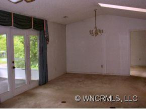 552 Woodfield Lane - Photo 3