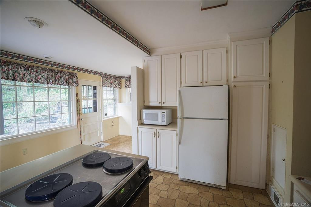 1385 Hogback Mountain Rd. - Photo 8