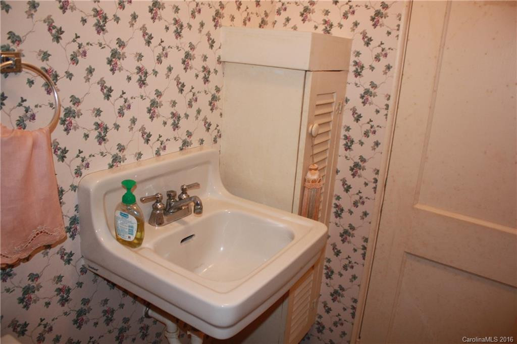 1385 Hogback Mountain Rd. - Photo 9