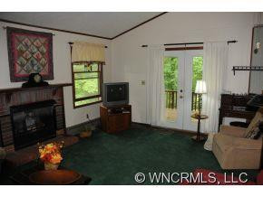 460 Armstrong Avenue - Photo 4