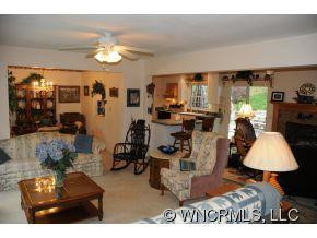 7051 HOWARD GAP RD - Photo 11