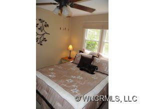 7051 HOWARD GAP RD - Photo 12