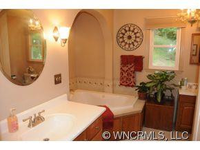 7051 HOWARD GAP RD - Photo 13