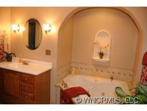 7051 HOWARD GAP RD - Photo 14