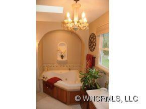 7051 HOWARD GAP RD - Photo 15