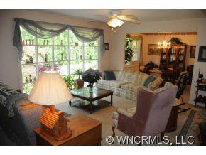 7051 HOWARD GAP RD - Photo 4